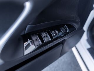 Lexus IS 250 White Pearl Facelift 2.5 153kW