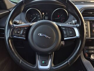 Jaguar F-Pace R-SPORT AWD 2.0 132кВ