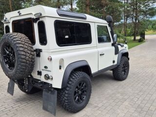 Land Rover Defender 2.4 90kW
