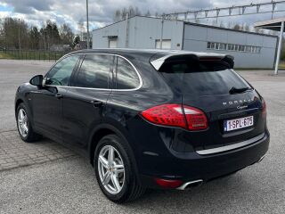 Porsche Cayenne PLATINUM EDITION 180кВ