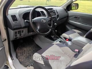 Toyota Hilux + Azar4 Offroad autoelamu kastikale 2.5 88kW