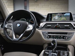 BMW 750 xDrive 4.4 V8 TwinPower Turbo 330кВ