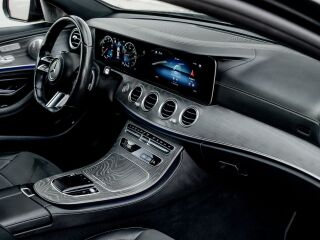 Mercedes-Benz E 220 AMG Line Black Edition 2.0 143kW