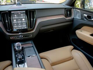 Volvo XC60 AWD DARK Ultimate Fullopt 2.0 B5 AWD MHEV Kerghübriid 184кВ