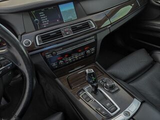 BMW 750 Li 4.4 V8 300кВ