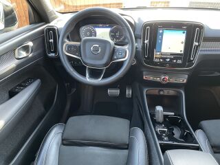 Volvo XC40 R-DESIGN INTELLI SAFE PRO GEARTRONIC RECHARGE 1.5 T5 Twin-Engine PLUG-IN-HYBRID 60 + 132кВ