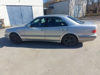 Mercedes-Benz E 240 2.6 125kW