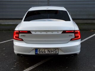 Volvo S90 Momentum D4 2.0 R4 TDI CR 140kW
