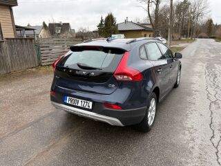 Volvo V40 Cross Country Momentum 1.6 D2 84кВ