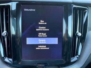Volvo XC60 AWD R-design 2.0 140kW