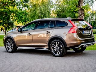 Volvo V60 Cross Country Summum 2.0 110кВ