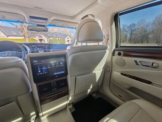 Lexus LS 600h Long Ottoman pakett 5.0 V8 290kW