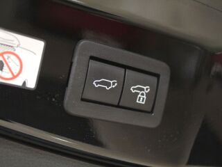 Toyota C-HR Premiere Edition Plug-in Hybrid 2.0 111кВ
