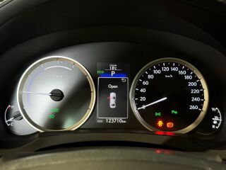 Lexus IS 300h 2.5 133kW