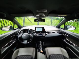 Toyota C-HR Luxury Plus NAVI Crossover FL Hybrid FWD 1.8 Dynamic Force Elekter 37 kW + 72kW