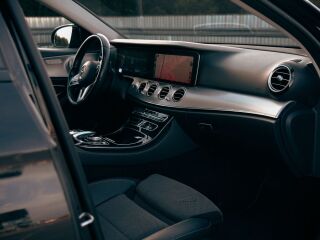 Mercedes-Benz E 300 2.0 143kW