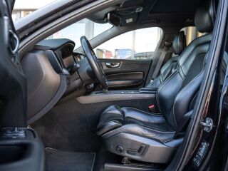 Volvo XC60 AWD R-DESIGN XENIUM 360 PANO CARPLAY 2.0 140кВ