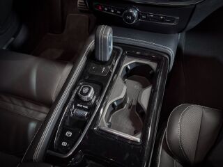 Volvo V60 T6 AWD R-Design Recharge PLUG-IN HYBRID 2.0 251кВ