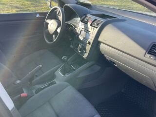 Volkswagen Golf 1.6 BGU BSE 75kW