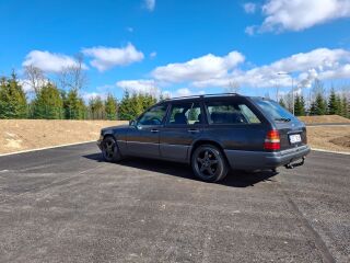 Mercedes-Benz E 250 2.5 83kW