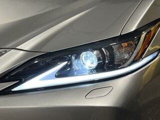 Lexus ES 300h 2.5 131kW