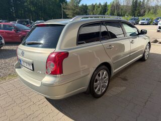 Toyota Avensis Wagon Linea Sol 2.0 108кВ