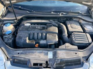Volkswagen Golf 1.6 BGU BSE 75kW