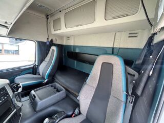 Volvo FM 330 4X2 EURO6 + VEB EURO 6 251kW