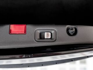 Mercedes-Benz E 220 AMG Line Black Edition 2.0 143kW
