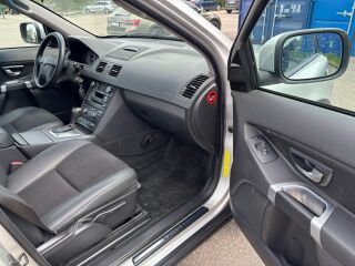 Volvo XC90 Momentum AWD 2.4 R5 D5 136kW