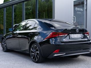 Lexus IS 300h 2.5 133кВ