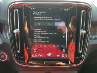 Volvo XC40 R-DESIGN INTELLI SAFE PRO GEARTRONIC RECHARGE 1.5 T5 Twin-Engine PLUG-IN-HYBRID 60 + 132кВ