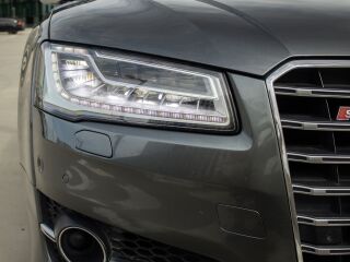 Audi S8 Plus 4.0 523кВ