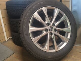 Toyota RAV4 Luxury Plus 2.5 114кВ