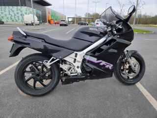 Honda VFR 750 F 74kW