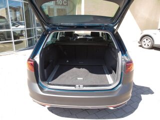 Volkswagen Passat R-Line Variant 4Motion 2.0 BIT TDI 176кВ