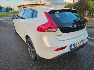Volvo V40 Inscription 2.0 88кВ