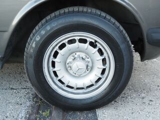 Mercedes-Benz 230 E 2.3 R4 100kW