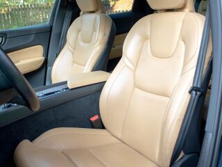 Volvo XC60 MY22 Google Inscription Intelli SAFE Lux Wntr 2.0 B5 MHEV Kerghübriid 183kW