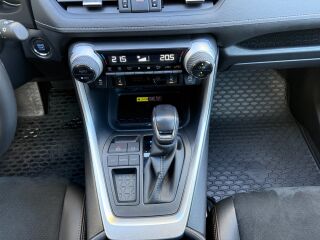 Toyota RAV4 Luxury Plus 2.0 129кВ