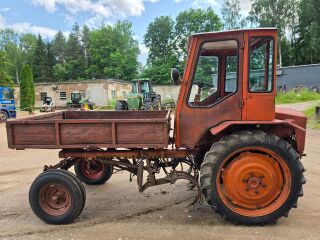 TRAKTOR T-16M kallutava kasti ja muldajaga