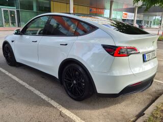 Tesla Model Y Long Range  Dual Motor  AWD  378kW 153kW