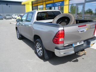 Toyota Hilux 2.4 110кВ