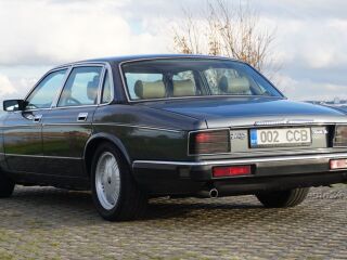 Daimler Double-Six 6.0 V12 229kW