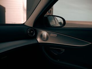 Mercedes-Benz E 300 2.0 143кВ