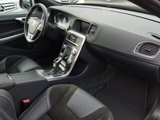 Volvo V60 D4 R-DESIGN EDITION 2.0 140kW
