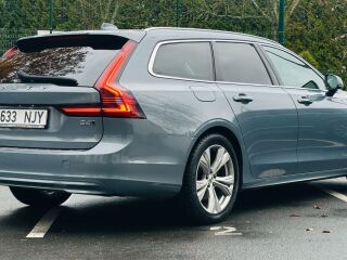Volvo V90 Momentum 2.0 B4, AWD, Pro KERS Mild Hybrid 145kW
