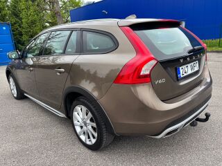 Volvo V60 Cross Country AWD SUMMUM 2.4 R5 140kW