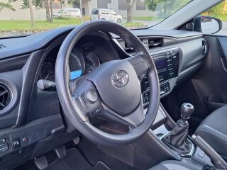 Toyota Auris 1.6 97кВ