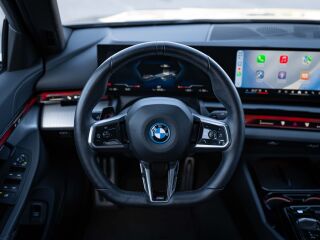 BMW i5 eDrive40 250кВ